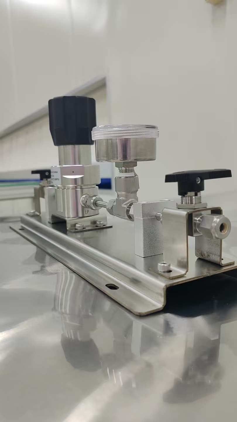 UHP Diaphragm Valves & Regulators